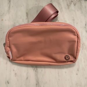 NWT Lululemon Everywhere Belt Bag